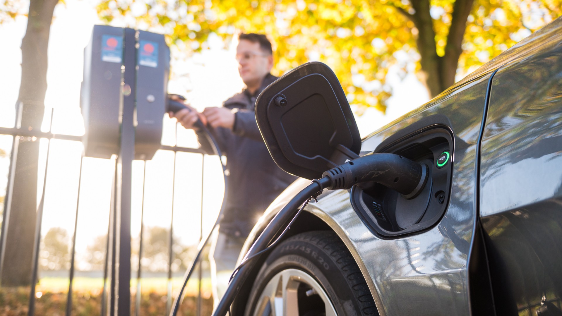 Elektrische laden voor bedrijven en thuis